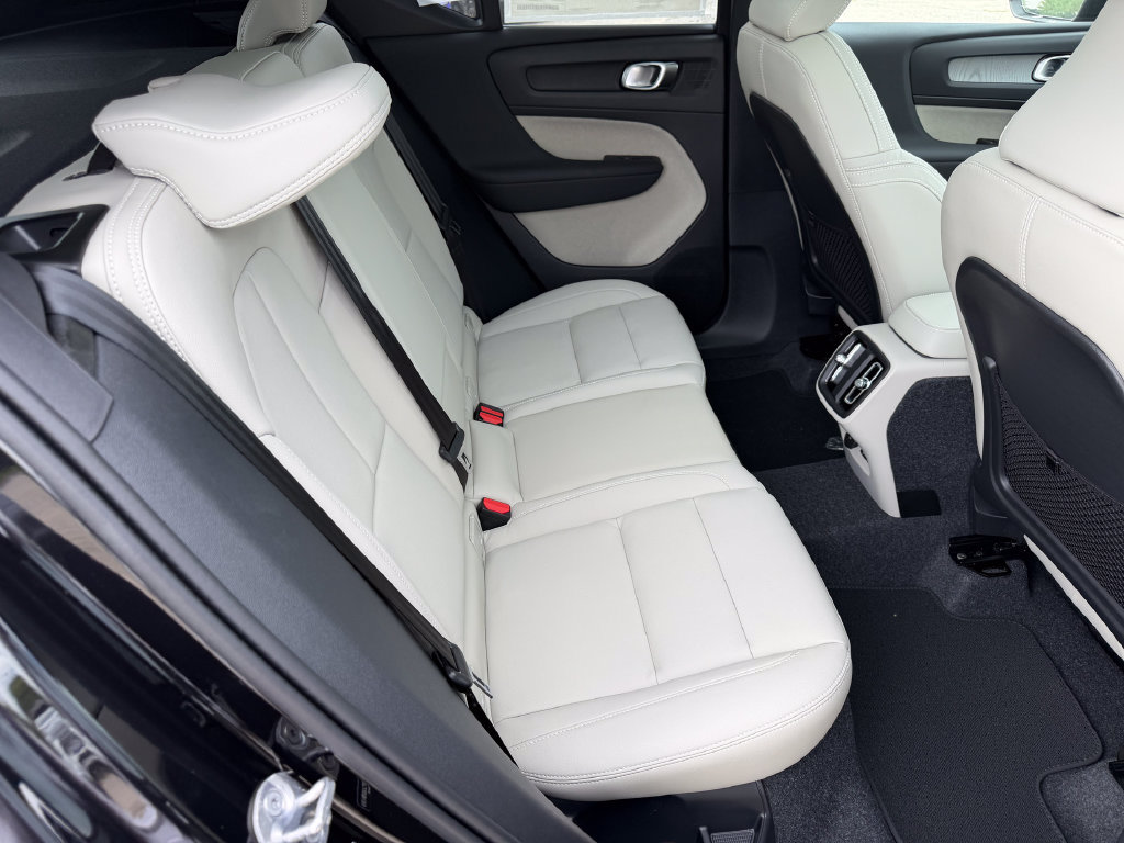 New 2026 Volvo XC40 B5 Plus w/ Climate Package AWD/4WD image 10