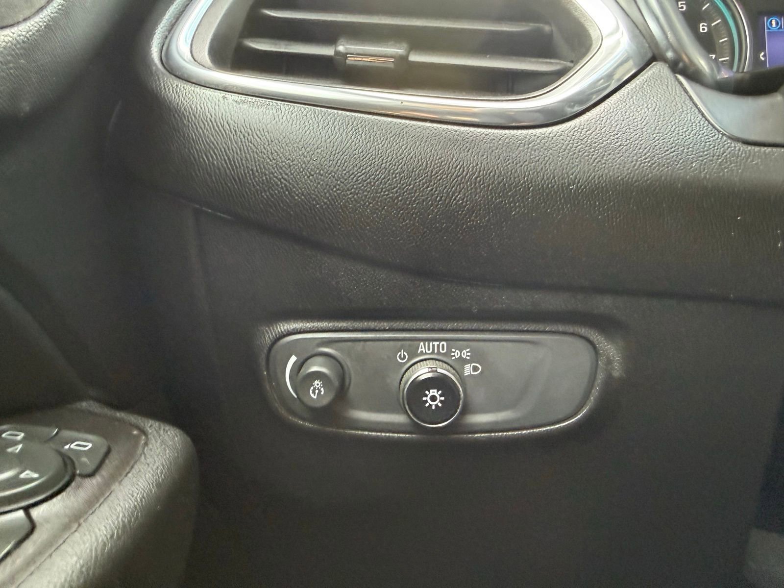 Used 2022 Chevrolet Equinox LT FWD image 35