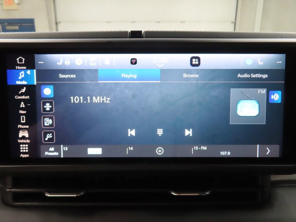 Used 2024 Jeep Wrangler Unlimited Sahara w/ Technology Group AWD/4WD image 25