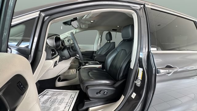 Used 2022 Chrysler Pacifica Touring-L FWD image 10