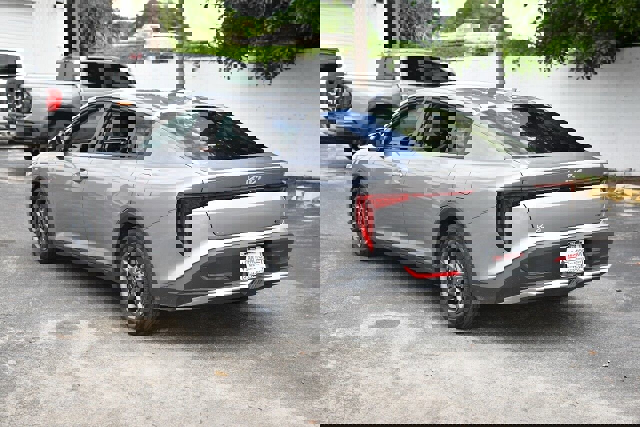 Used 2025 Kia K4 LXS image 4