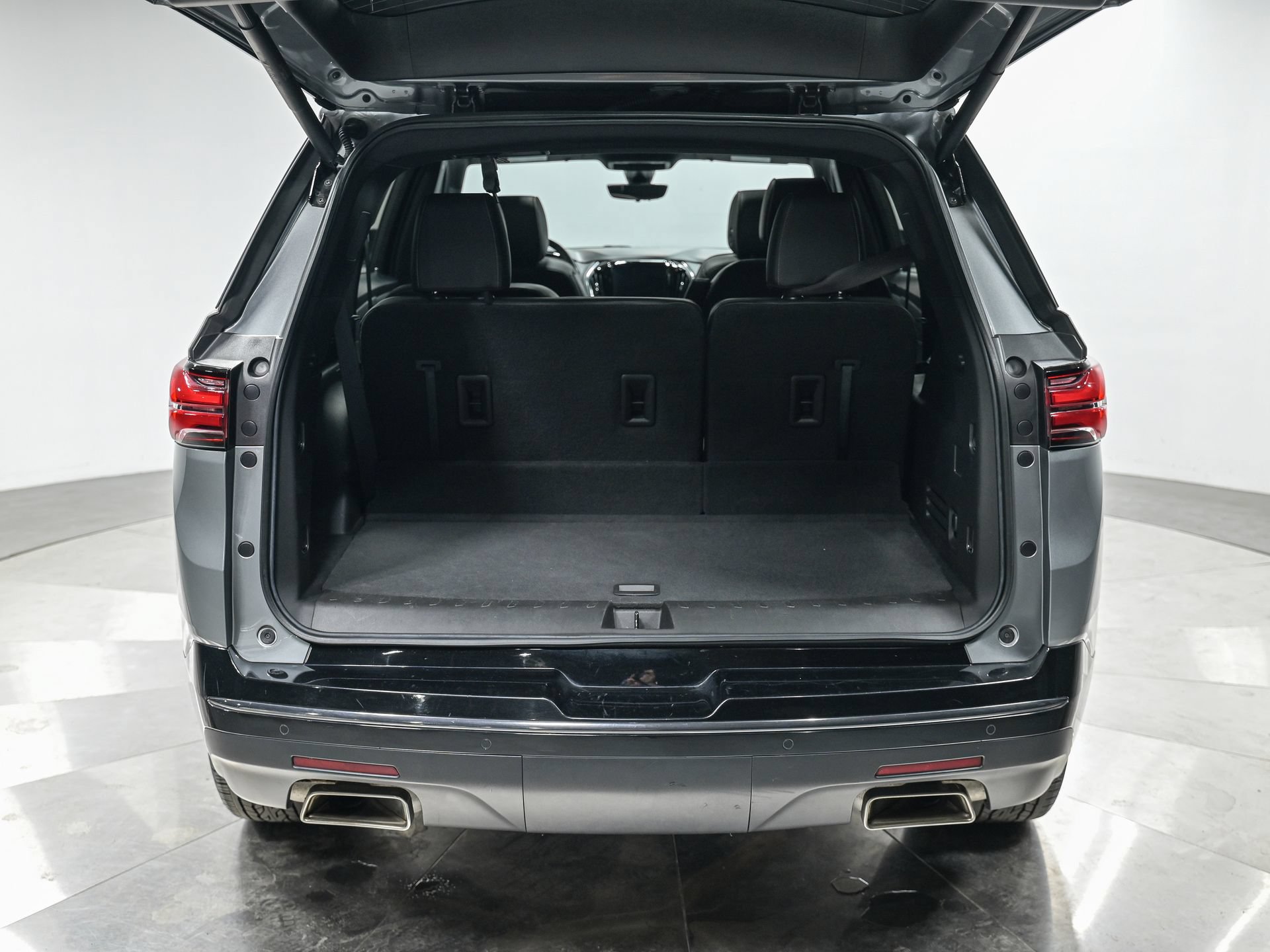 Used 2024 Chevrolet Traverse Premier w/ Redline Edition AWD/4WD image 6