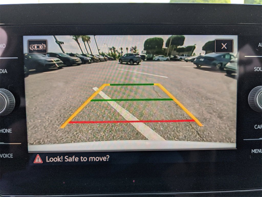 Used 2025 Volkswagen Taos SE image 30