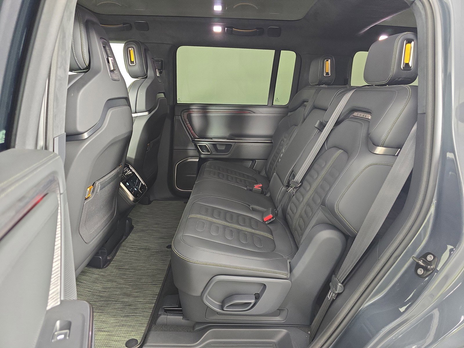 Used 2022 Rivian R1S Launch Edition image 21