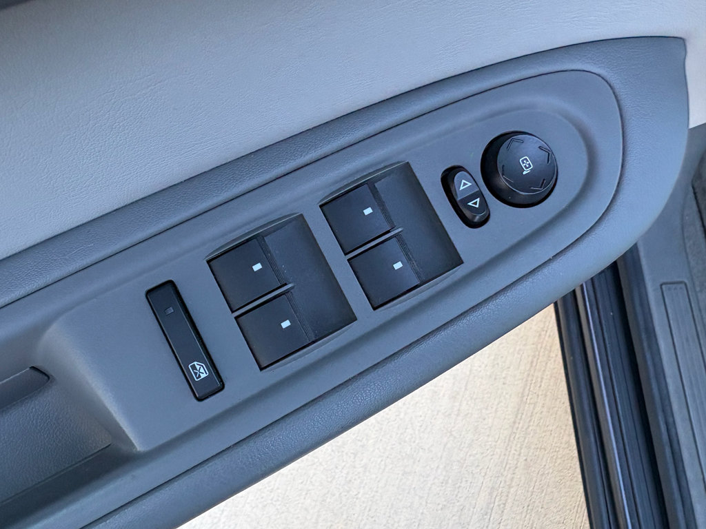 Used 2015 GMC Acadia SLE FWD image 10