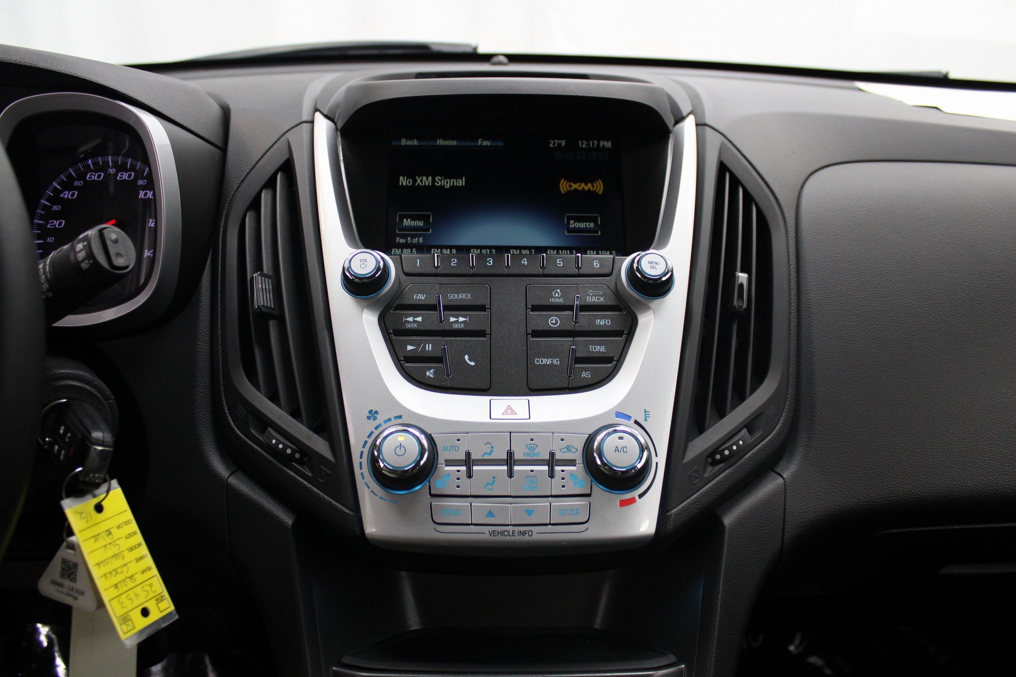 Used 2016 Chevrolet Equinox LTZ w/ Enhanced Convenience Package image 38