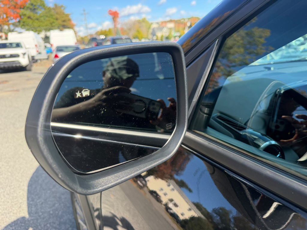 Used 2026 Chevrolet Equinox LT AWD/4WD image 23
