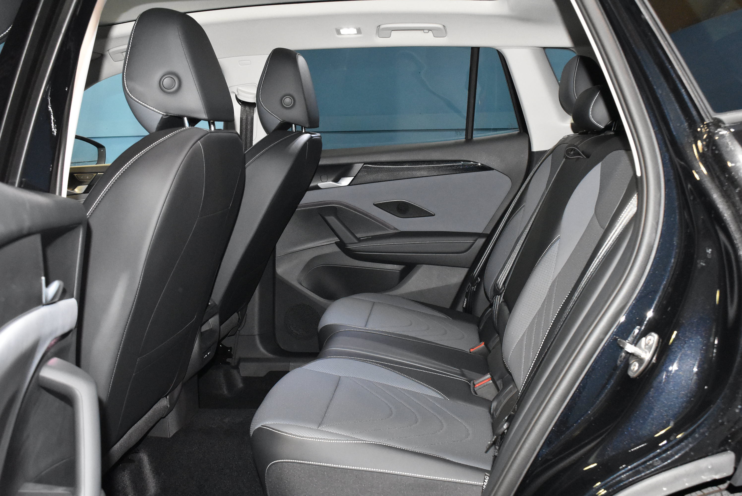 New 2026 Volkswagen Tiguan SE AWD/4WD image 14
