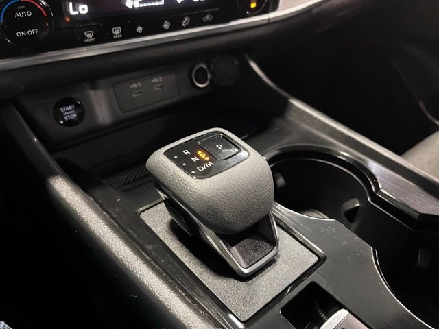 Used 2024 Nissan Rogue SV image 25