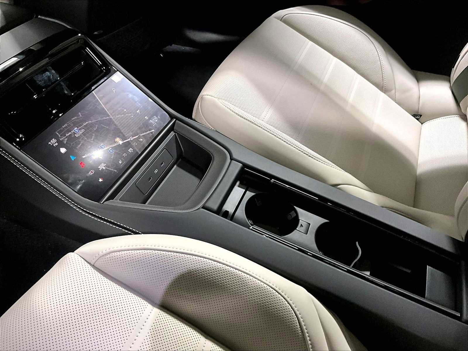 Used 2026 Porsche Panamera 4 image 40