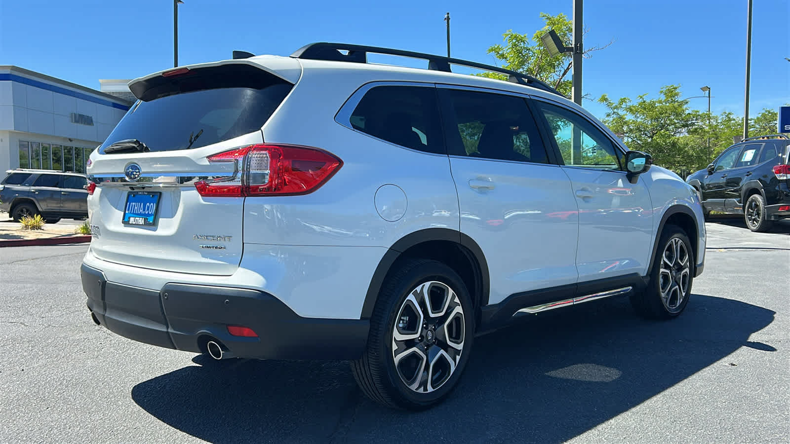 Used 2025 Subaru Ascent Limited w/ Popular Package #2 AWD/4WD image 6