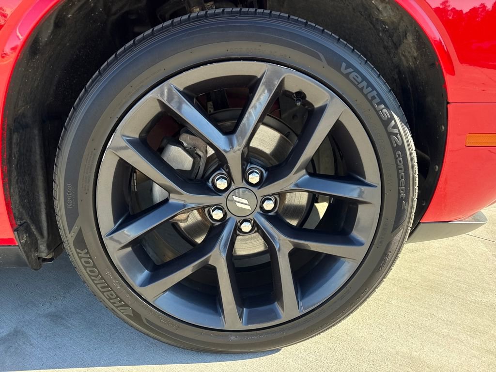 Used 2021 Dodge Challenger SXT w/ Blacktop Package image 11