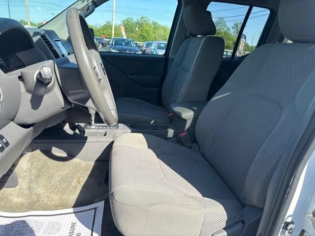 Used 2017 Nissan Frontier SV w/ SV Value Truck Package AWD/4WD image 13