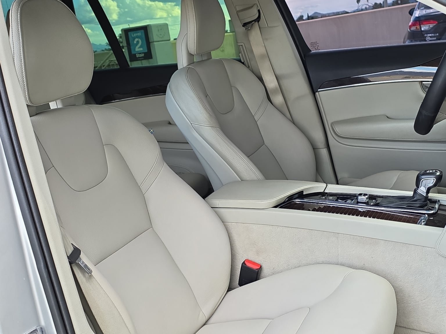 Used 2016 Volvo XC90 T6 Momentum AWD/4WD image 30