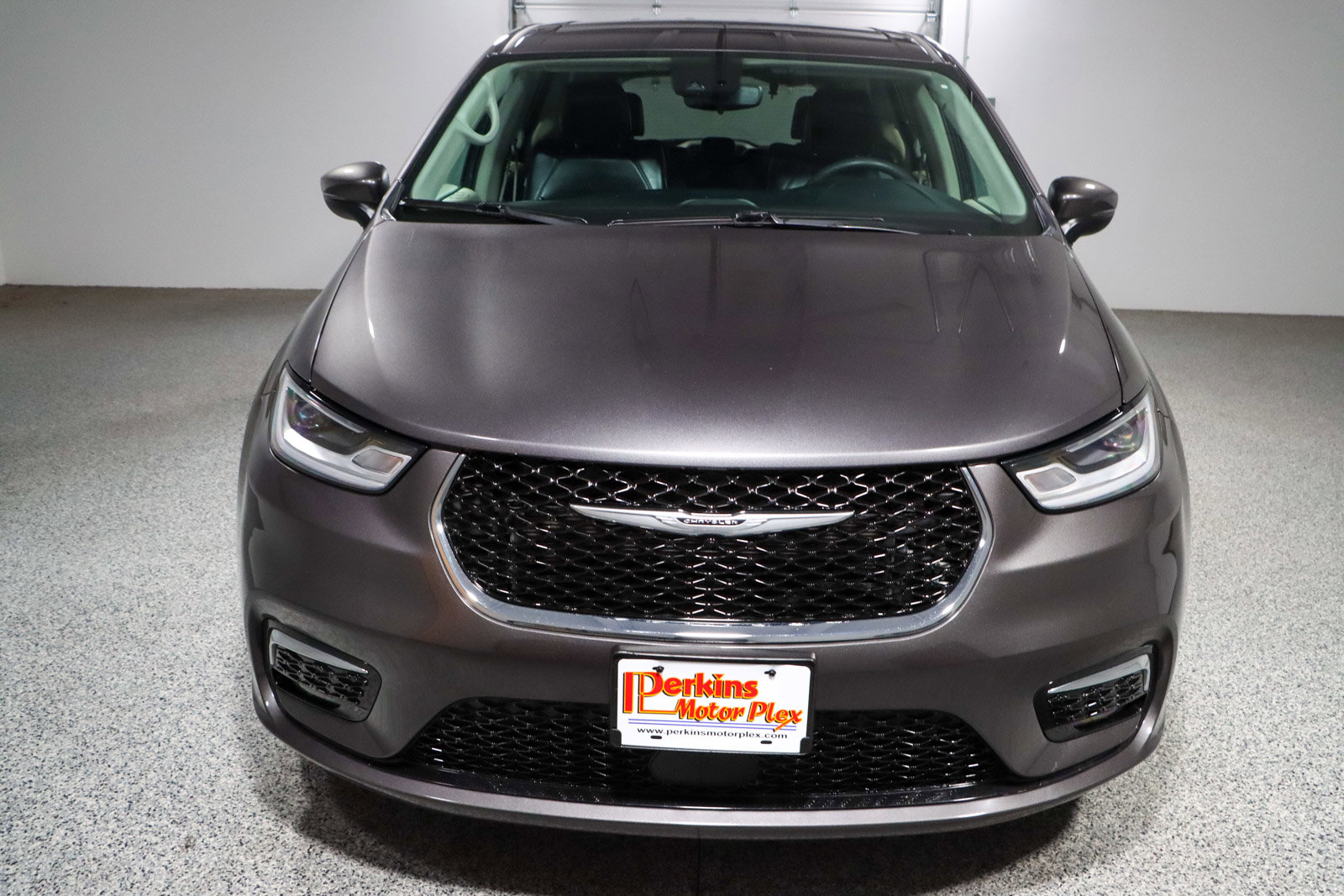 Used 2023 Chrysler Pacifica Touring-L FWD image 4