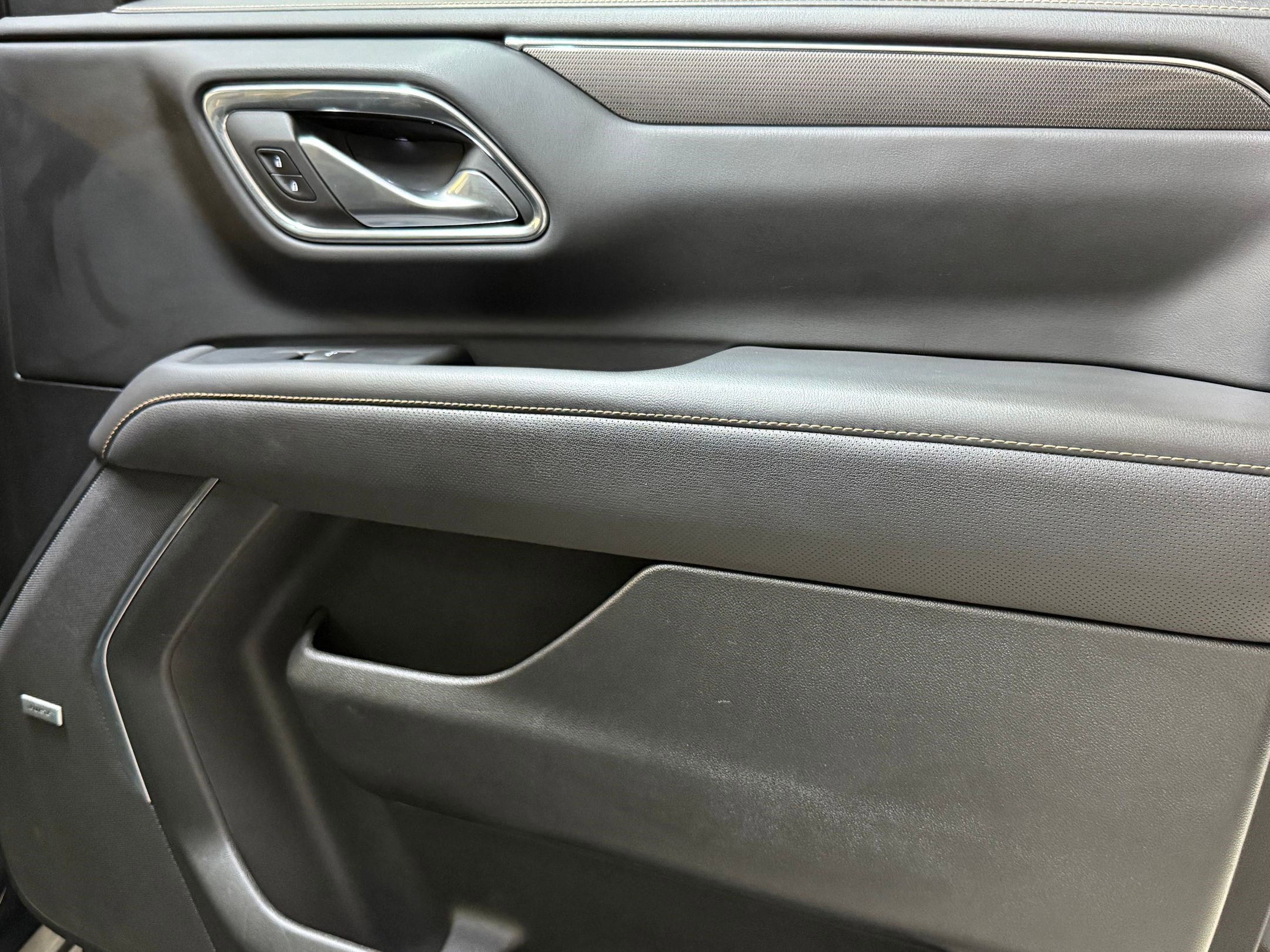 Used 2023 GMC Yukon AT4 w/ AT4 Premium Package image 48