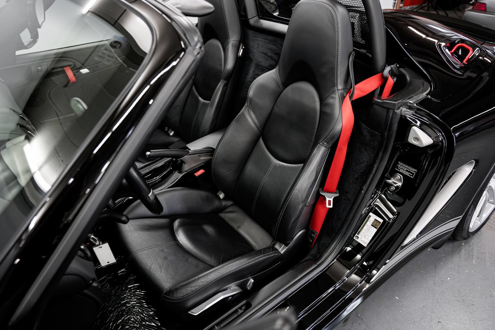 Used 2011 Porsche Boxster Spyder RWD image 18