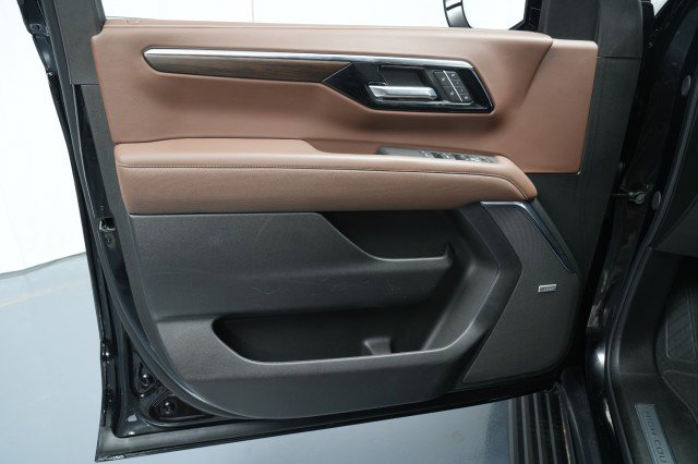 Used 2025 Chevrolet Tahoe High Country image 32