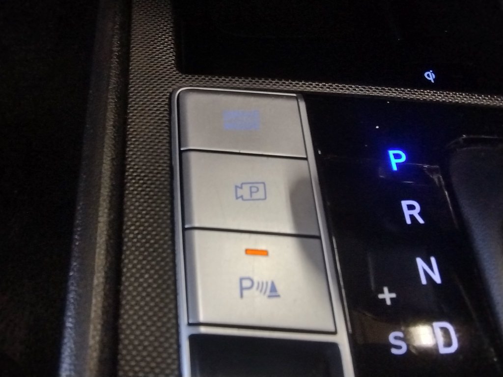 Certified 2024 Hyundai Elantra Limited FWD image 35