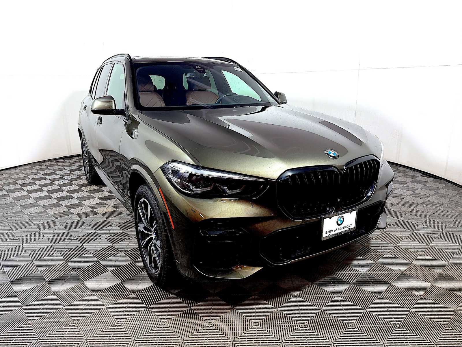Used 2023 BMW X5 M50i w/ Parking Assistance Package image 2