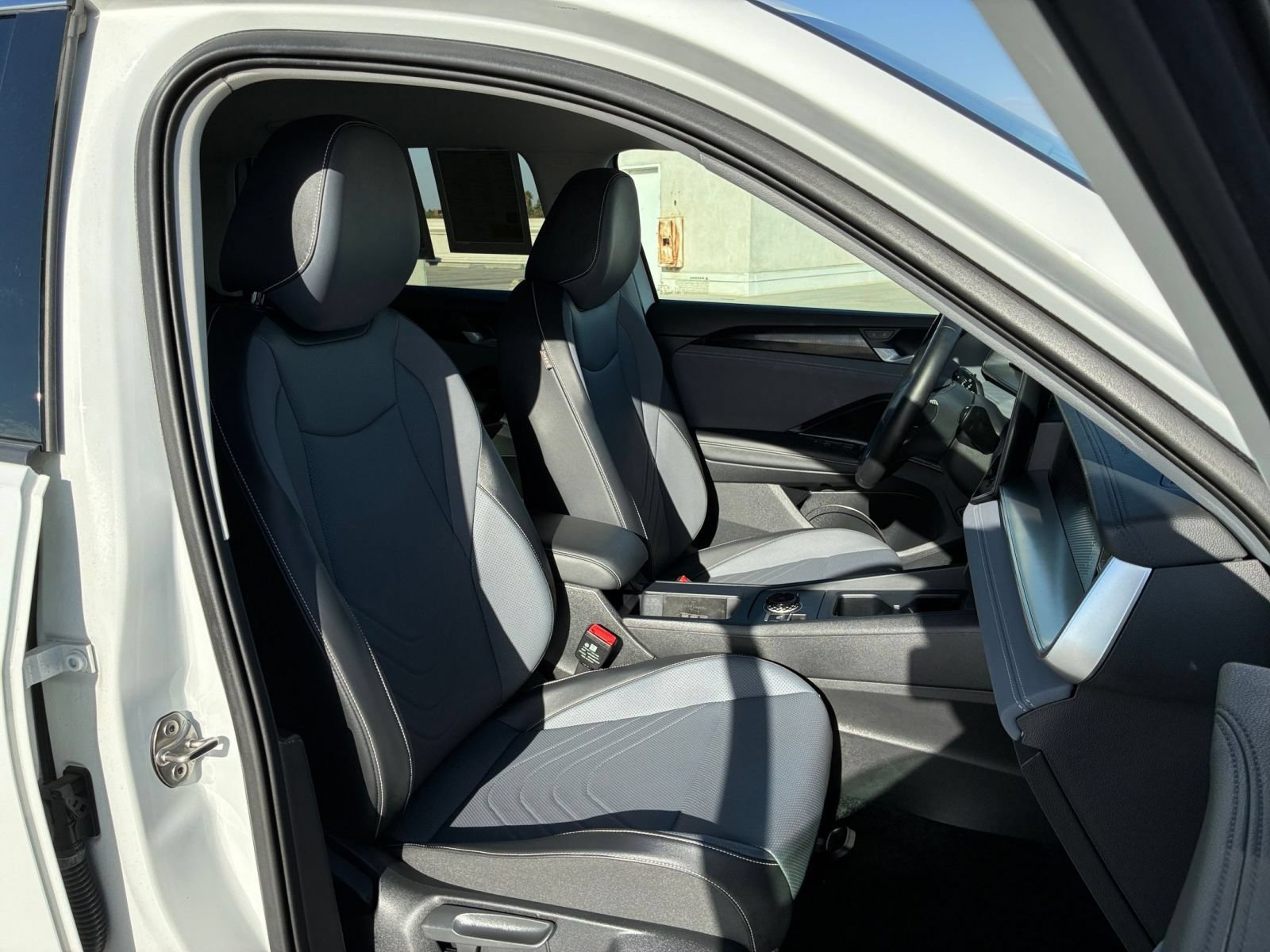 Used 2026 Volkswagen Tiguan SE FWD image 37