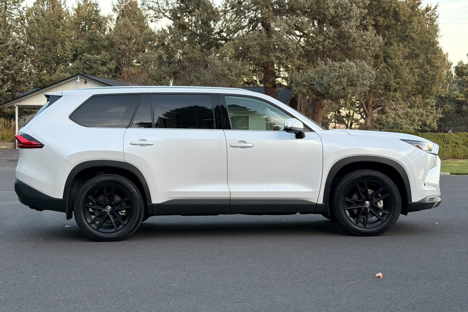 Used 2024 Toyota Grand Highlander Limited image 3