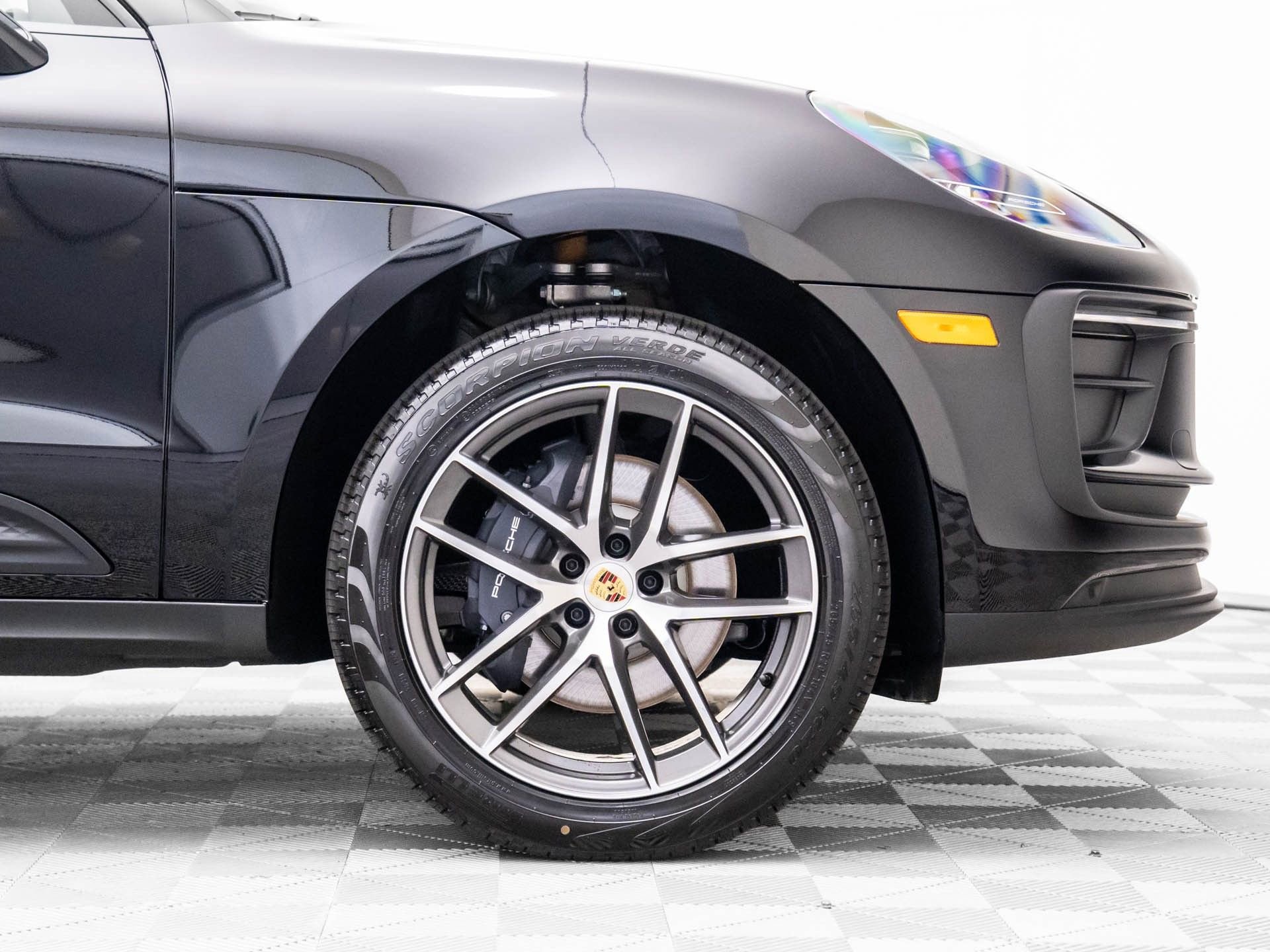 Certified 2026 Porsche Macan AWD/4WD image 31