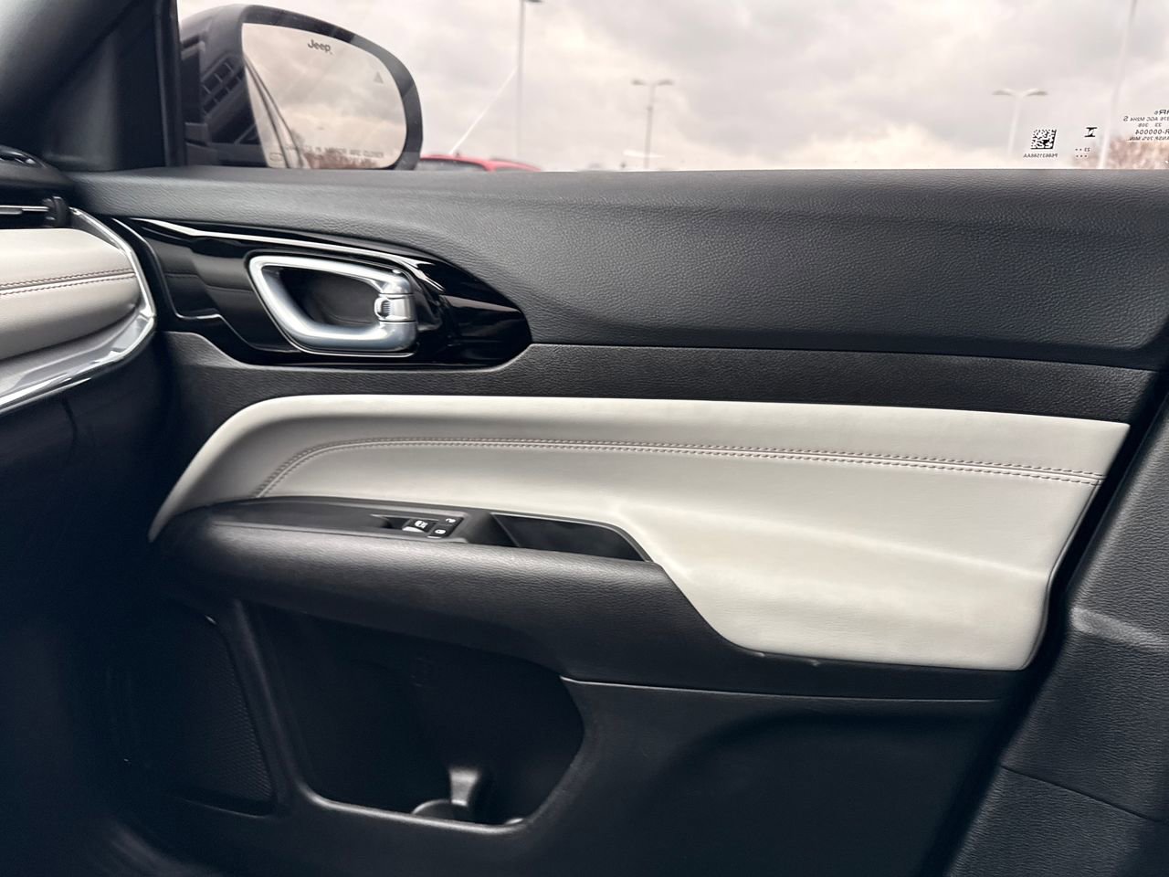 Used 2024 Jeep Compass Limited image 23