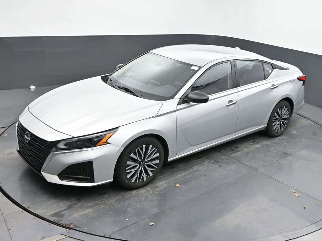 Used 2024 Nissan Altima 2.5 SV FWD image 34