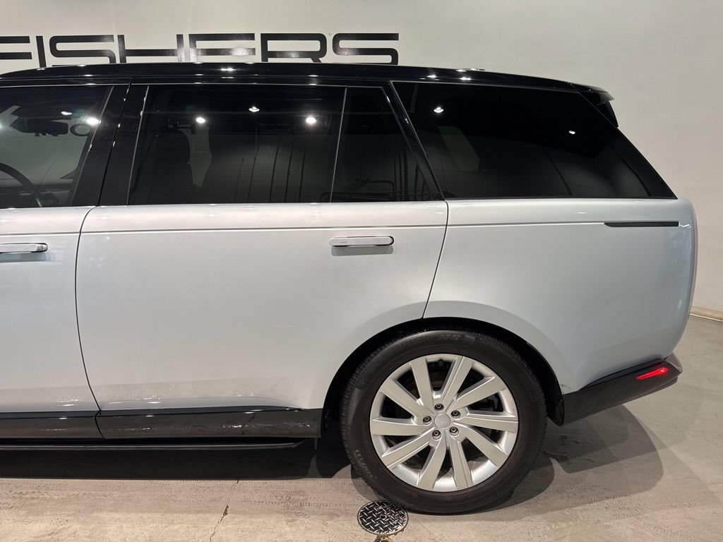 Used 2025 Land Rover Range Rover Long Wheelbase SE AWD/4WD image 6
