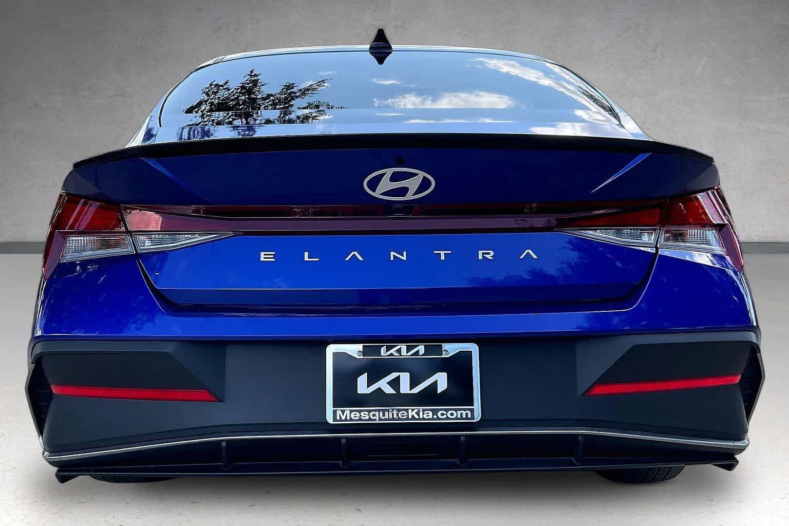 Used 2025 Hyundai Elantra Sport FWD image 5
