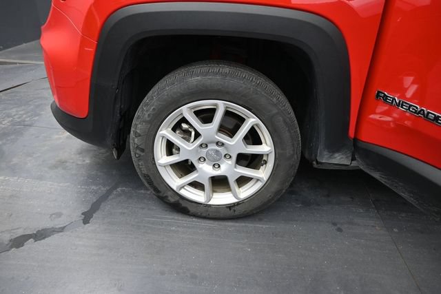 Used 2023 Jeep Renegade Latitude w/ Premium Group AWD/4WD image 38