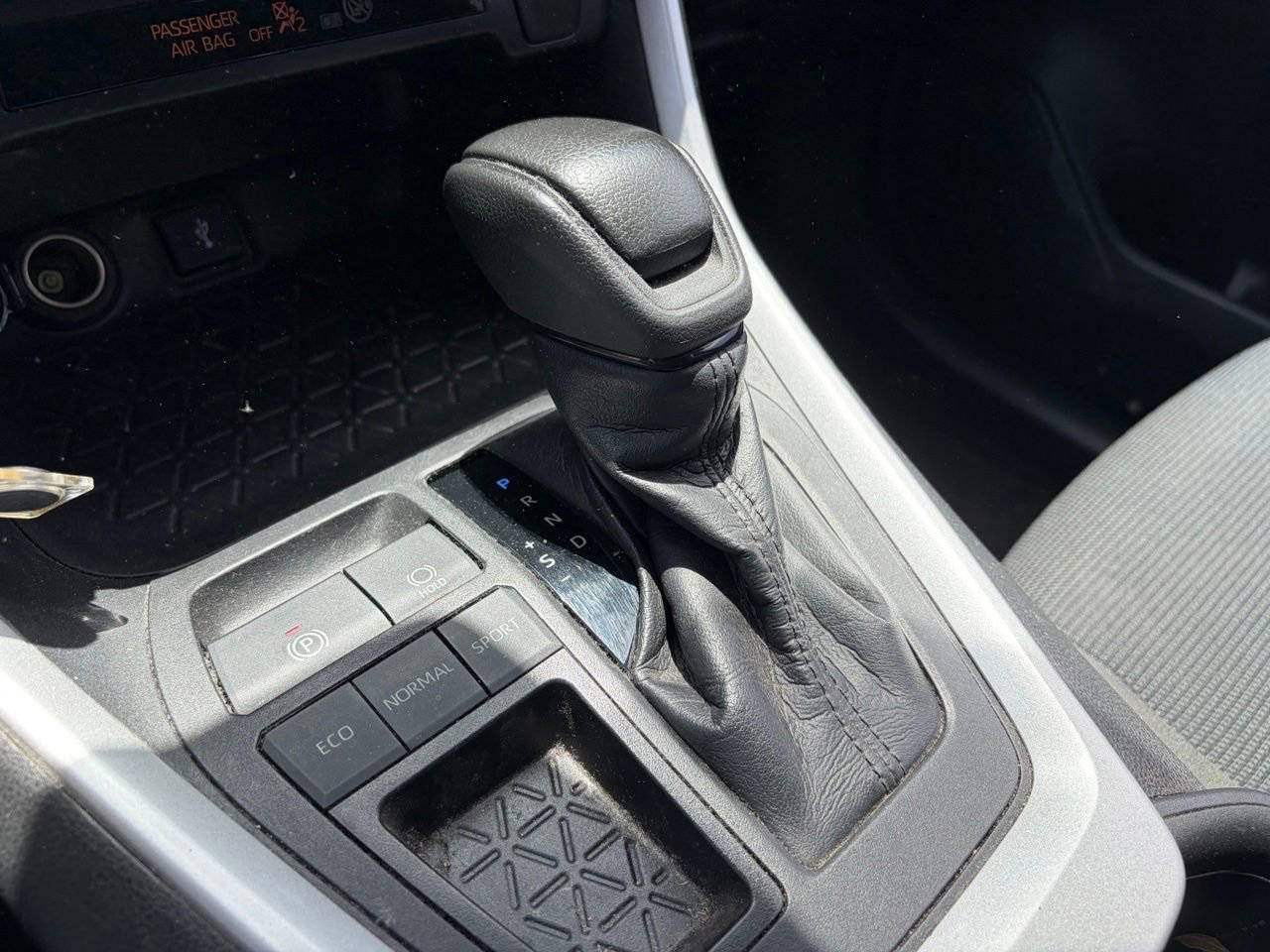 Used 2021 Toyota RAV4 LE w/ Carpet Mat Package (TMS) FWD image 7