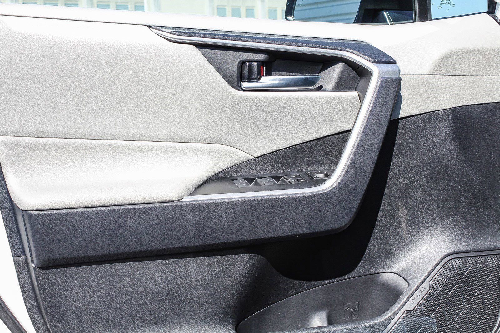 New 2025 Toyota RAV4 XLE image 23