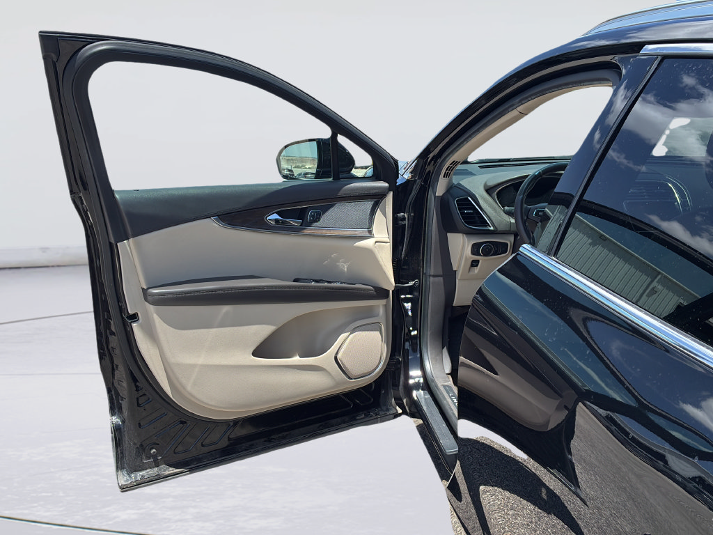 Used 2017 Lincoln MKX Reserve FWD image 20