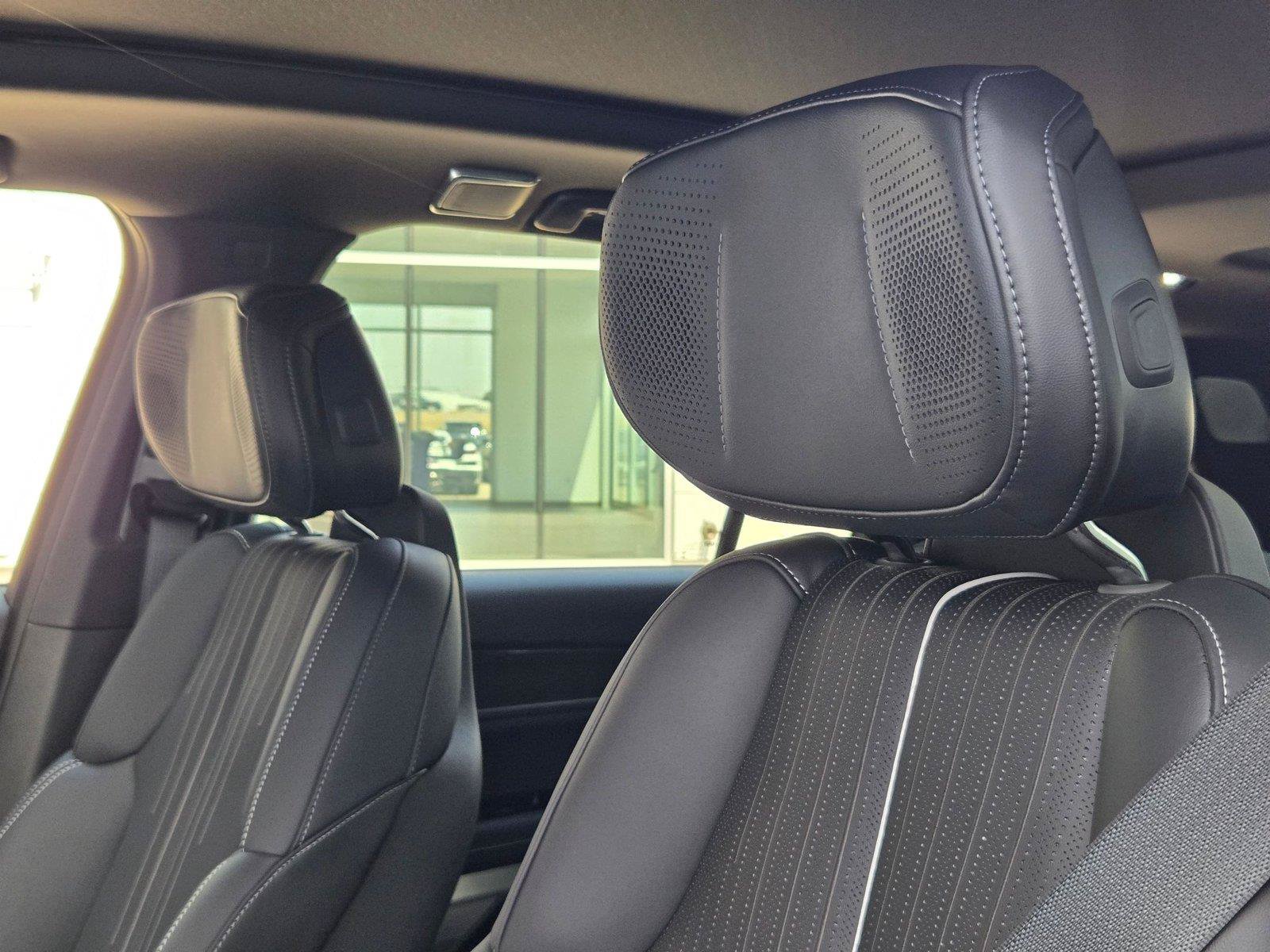 New 2027 Cadillac Vistiq Sport w/ LPO, Floor Liner Package AWD/4WD image 12