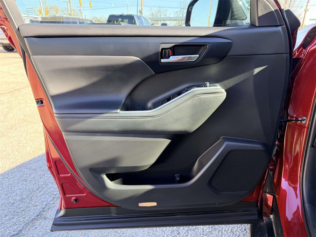 Certified 2022 Toyota Highlander XSE image 17