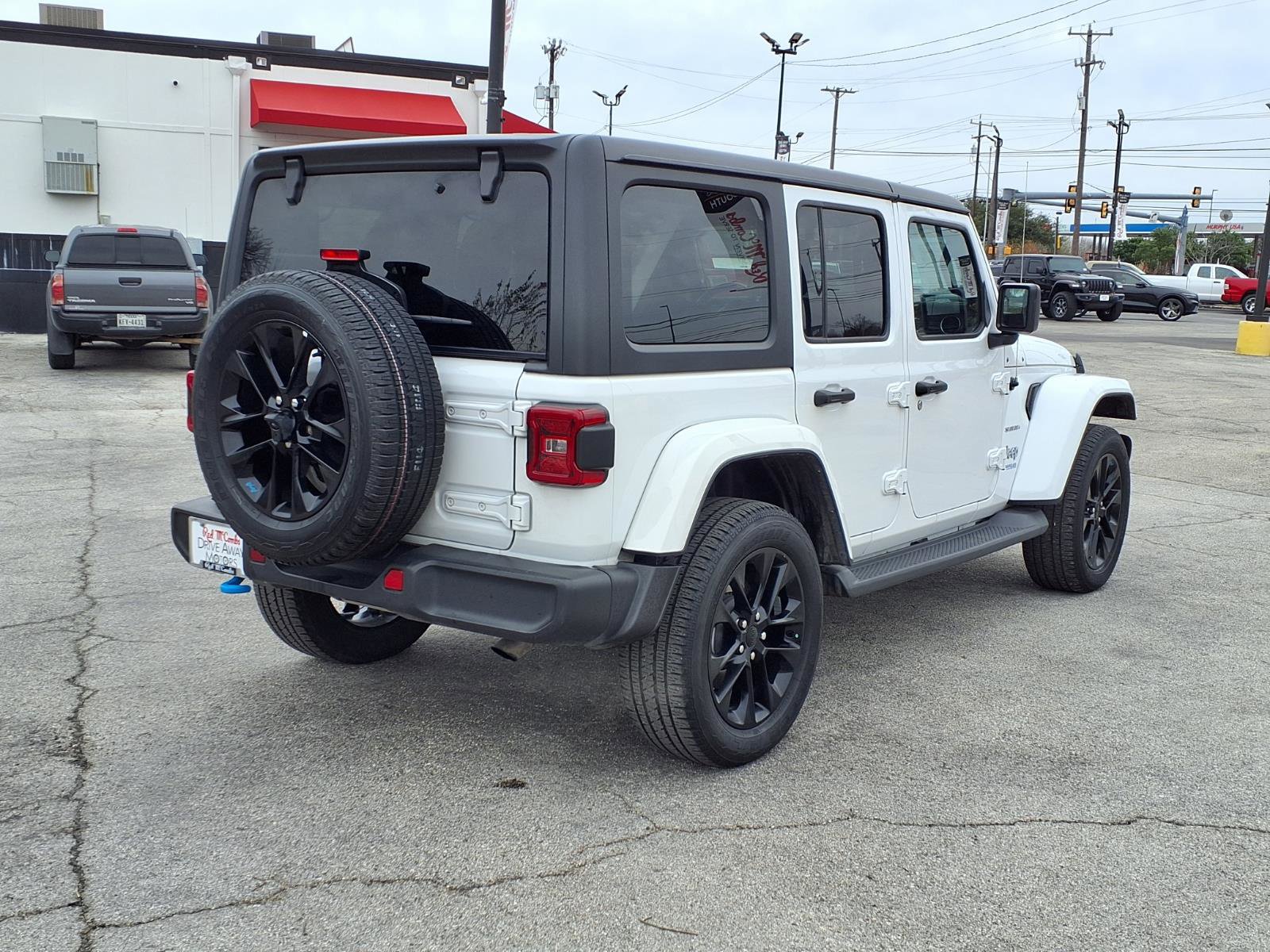 Used 2022 Jeep Wrangler Unlimited Sahara image 5