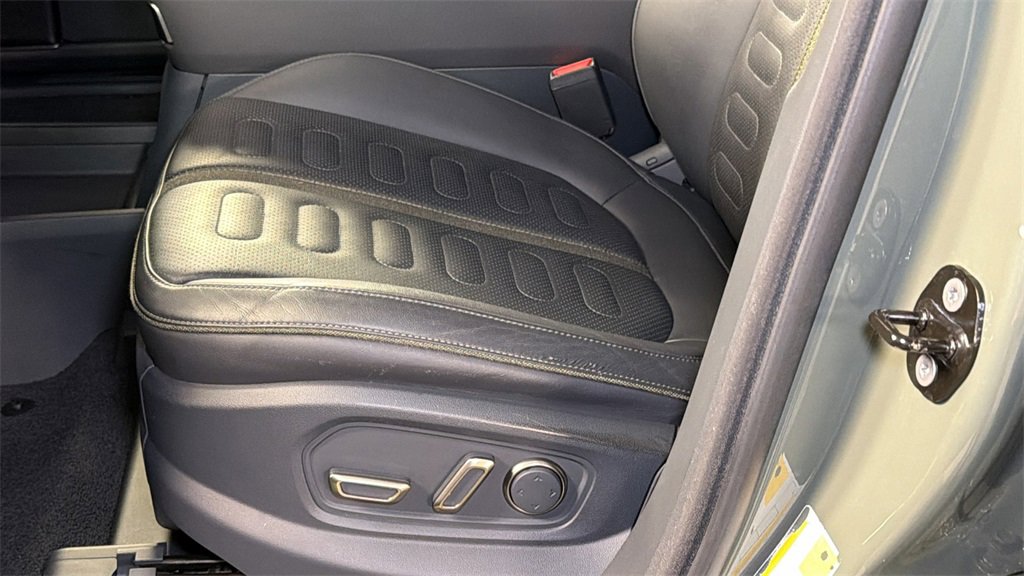 Used 2022 Rivian R1S Launch Edition image 28