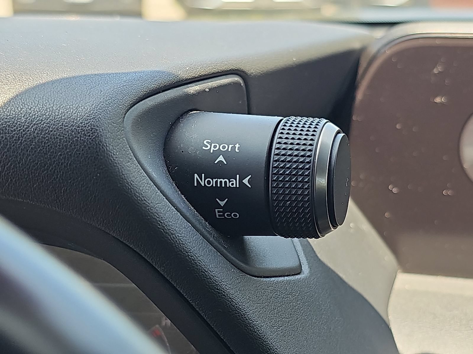 Used 2022 Lexus UX 200 w/ Accessory Package (Z1) FWD image 29