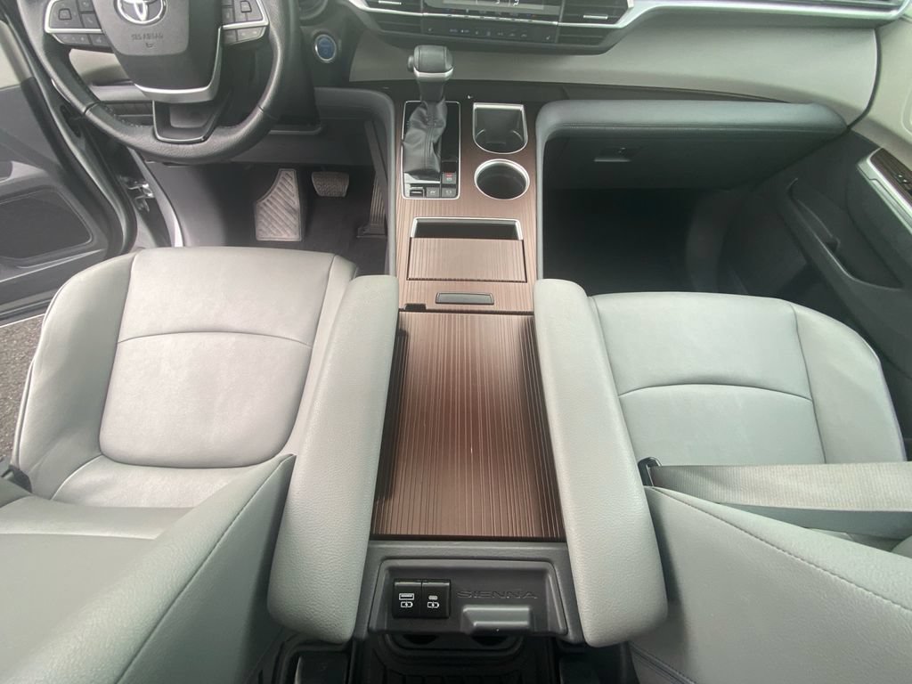Used 2023 Toyota Sienna XLE AWD/4WD image 11