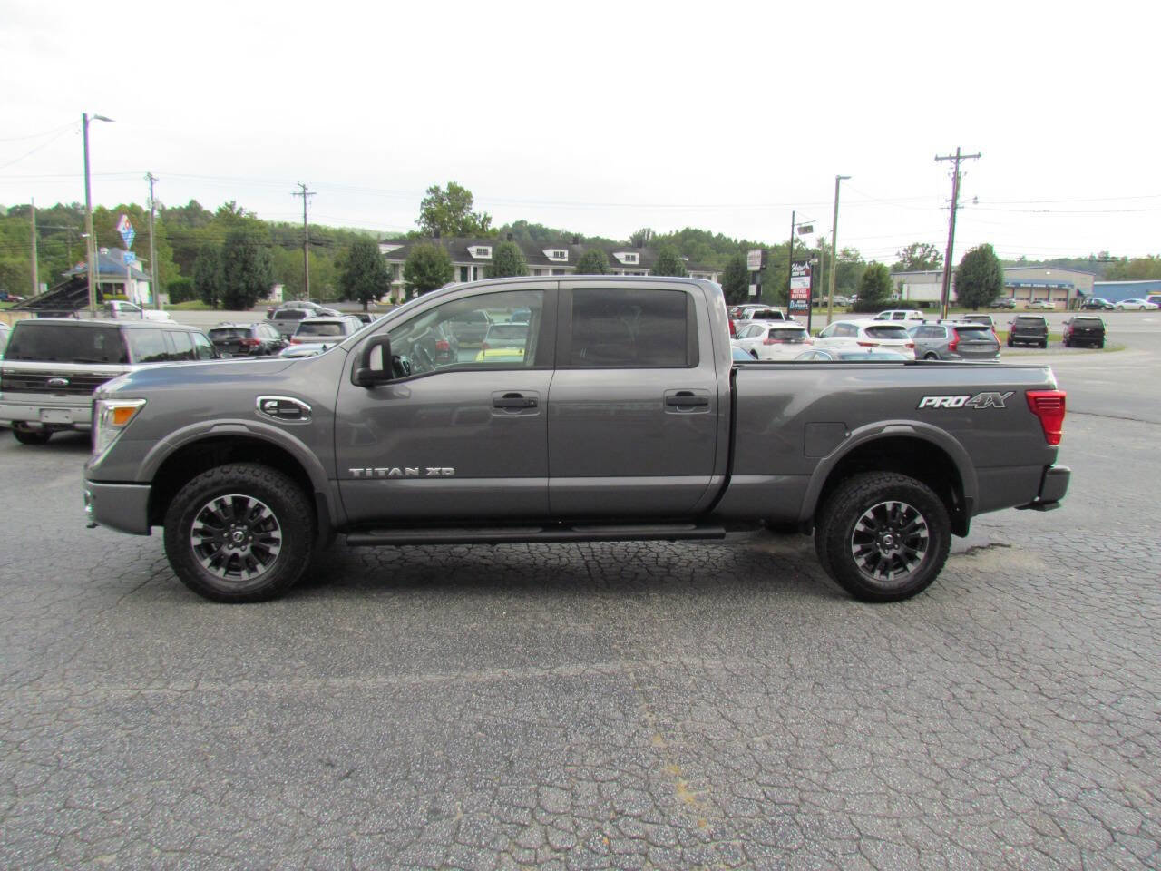 Used 2019 Nissan Titan PRO-4X w/ Pro-4x Convenience Package image 4