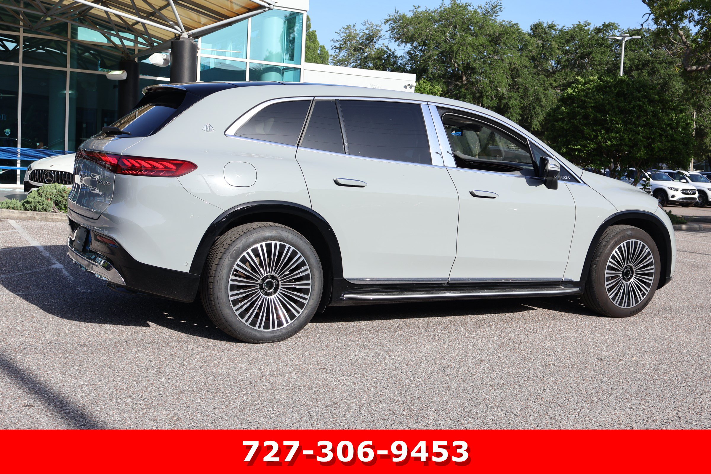 Used 2025 Mercedes-Benz Maybach EQS 680 4MATIC image 11