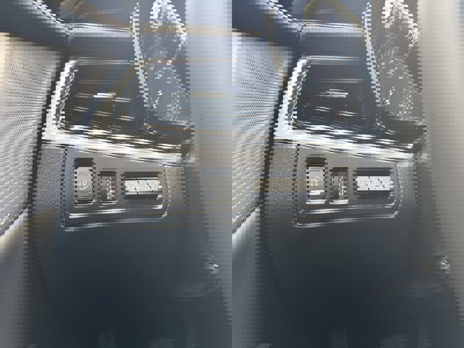 New 2025 Cadillac XT6 Premium Luxury w/ Platinum Package image 31