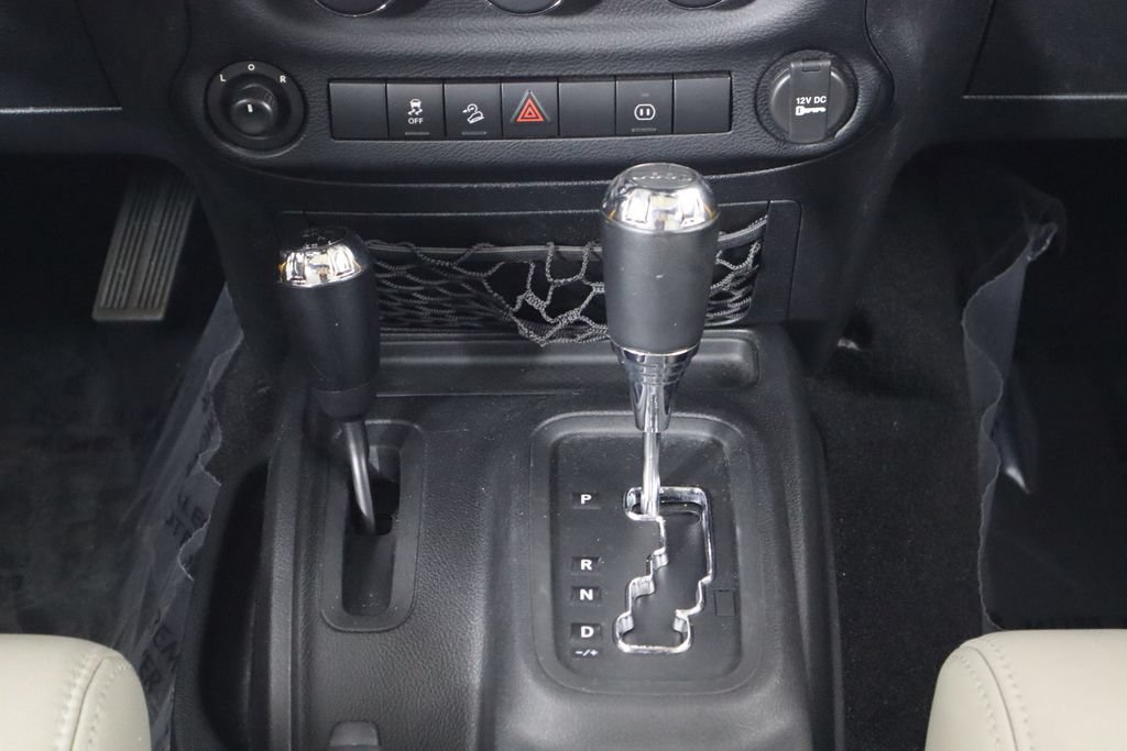 Used 2012 Jeep Wrangler Unlimited Sahara w/ Dual Top Group AWD/4WD image 19