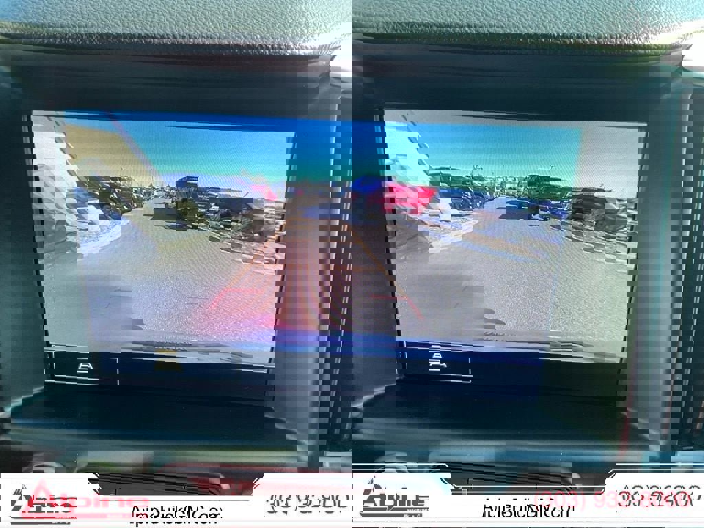 Used 2023 GMC Terrain SLT image 17