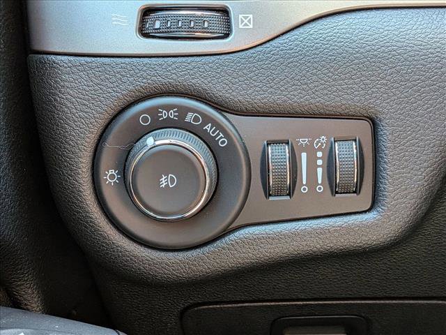 Used 2021 Jeep Cherokee Latitude Plus w/ Mopar Interior Package image 15