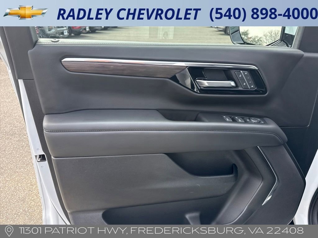 Certified 2025 Chevrolet Suburban LT image 5