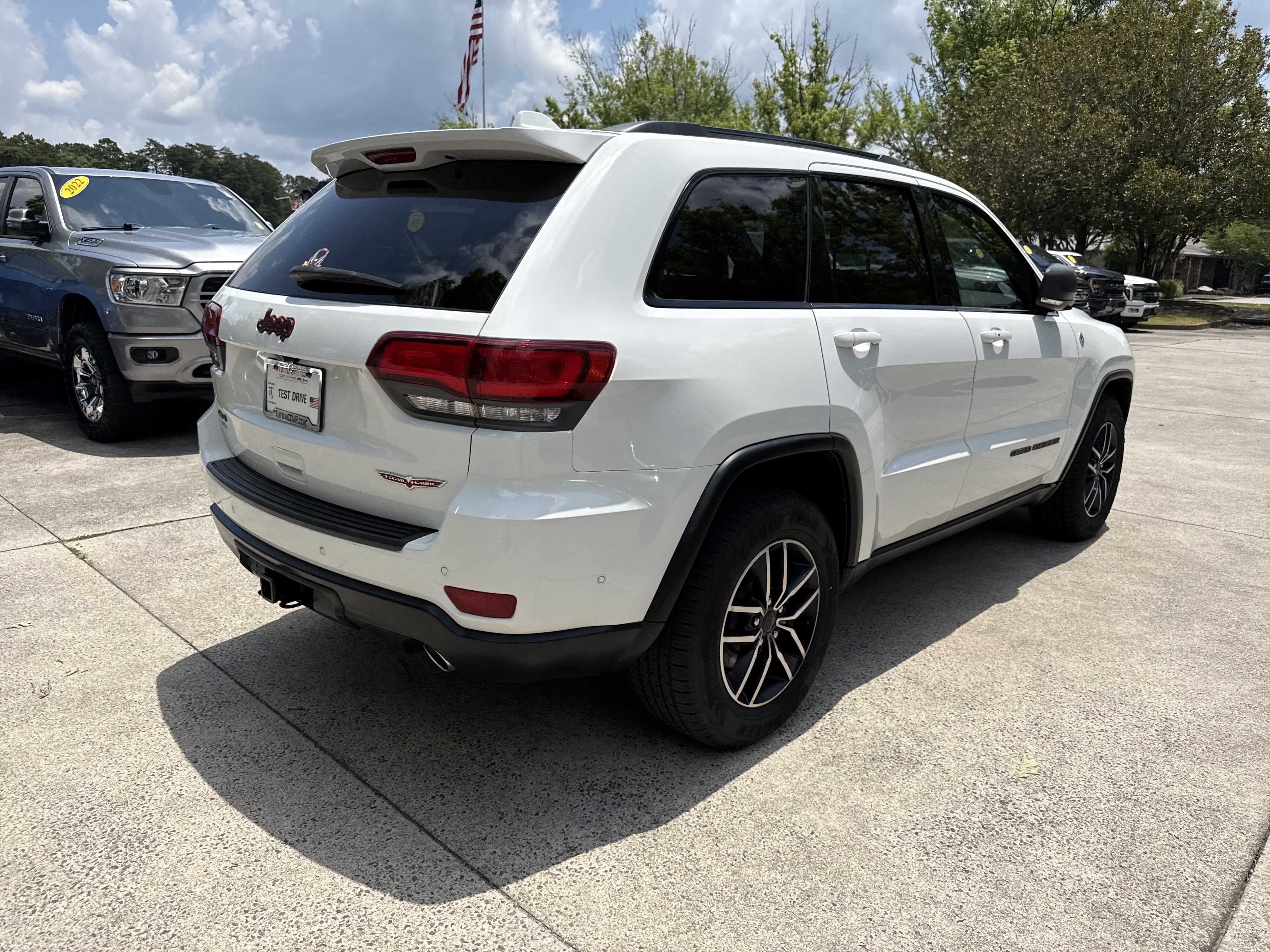 Used 2019 Jeep Grand Cherokee Trailhawk w/ Trailhawk Luxury Group AWD/4WD image 7