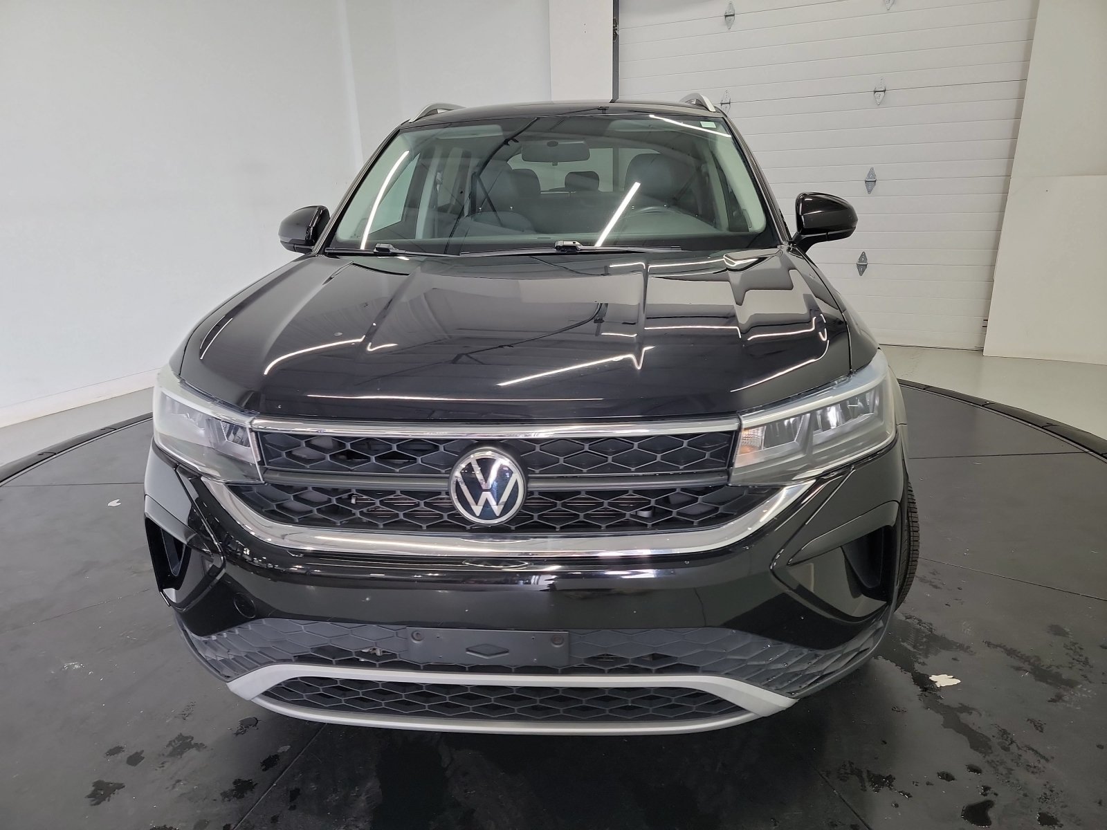 Used 2022 Volkswagen Taos SE AWD/4WD image 2